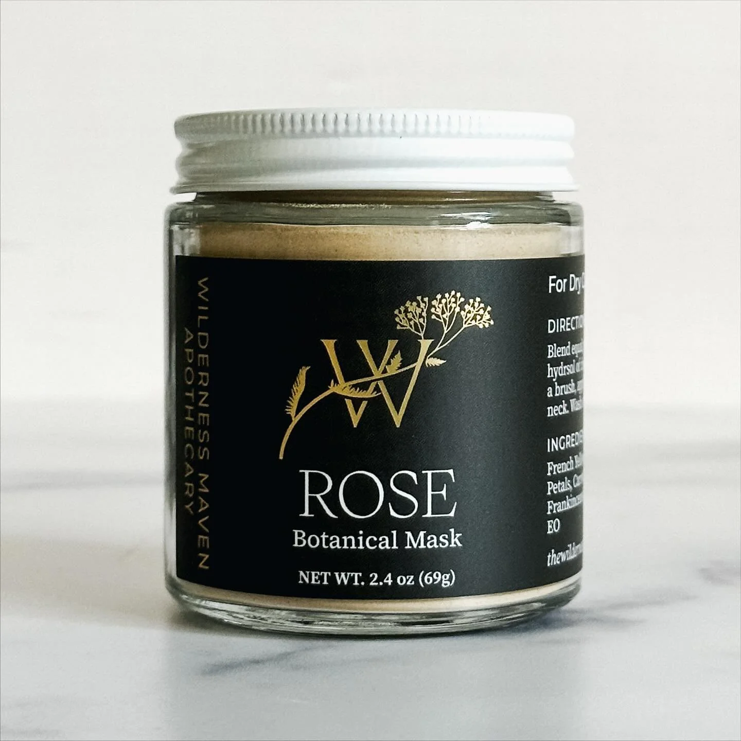 There is something ancient in the way rose petals meet the skin. Soft, cooling, and deeply restorative, they invite us to slow down and remember the beauty of being tender with ourselves.

This botanical mask is a quiet ritual for dry, weary complexi