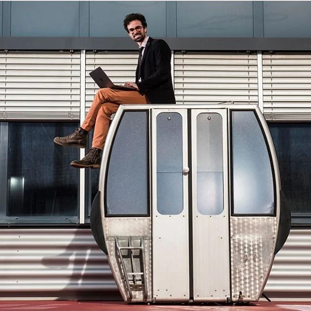 «Ce qui m’anime, c’est de diffuser des connaissances pour, quelque part, éduquer et autonomiser les gens», avoue-t-il, sans prétention aucune. Cette volonté d’empowerment se traduit dans ses mul