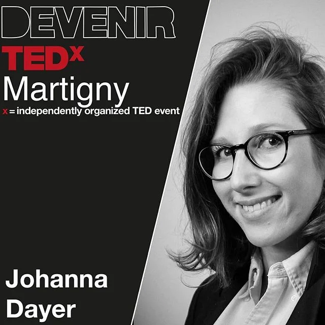 Johanna Dayer apprécie le vin depuis toujours. Elle a effectué son premier stage pour découvrir l’oenologie en 2009 chez Antinori, en Italie. La vinification se révèle comme passion. Durant son Bachelor &