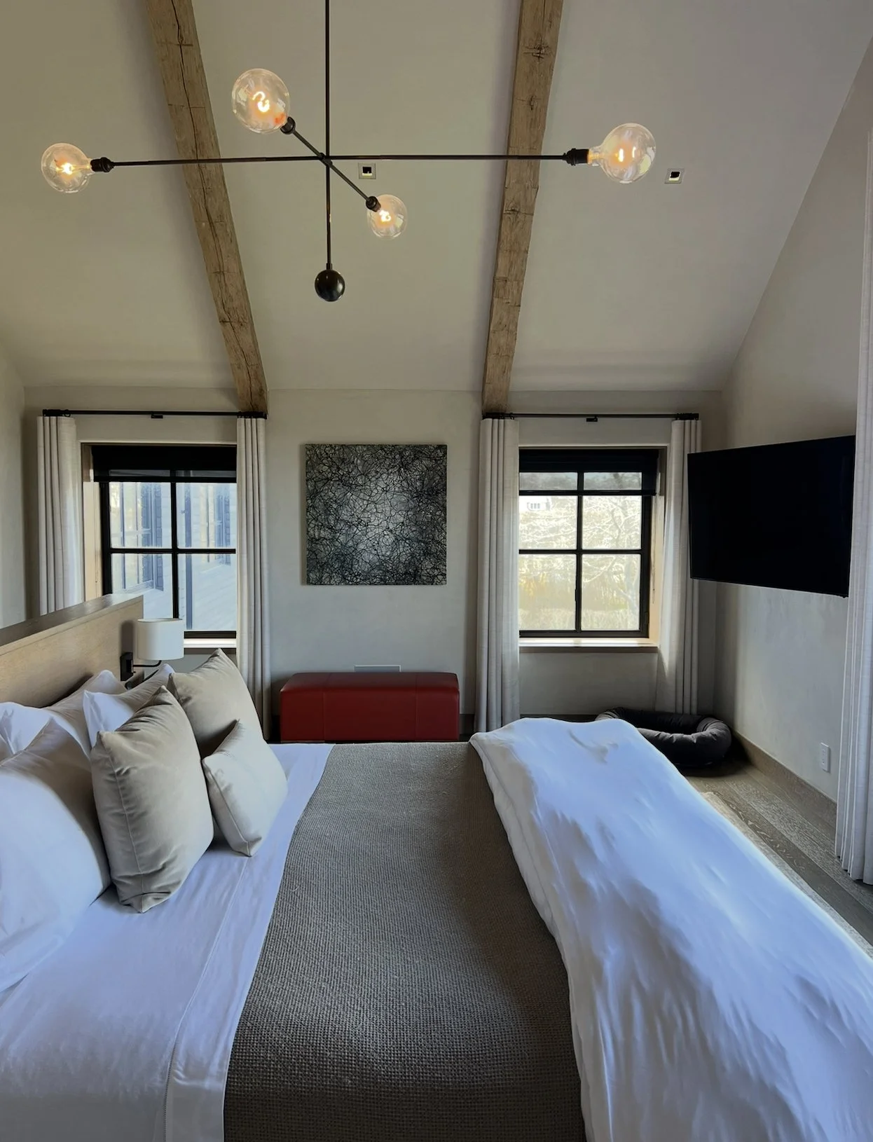 L D Horowitz BARN bedroom_Lukas.jpg