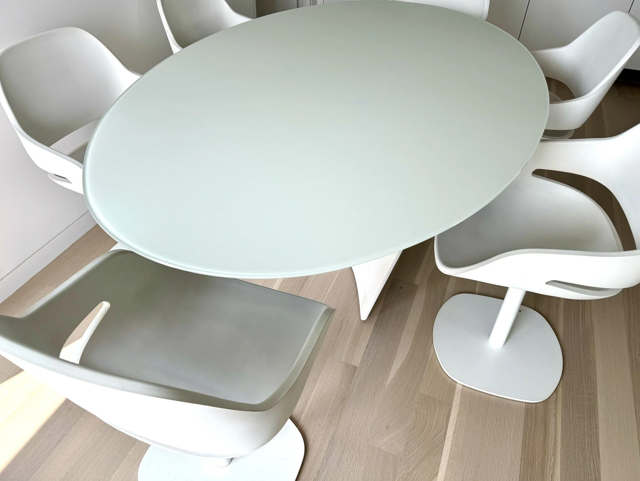 Zanotta dining table & 6 swivel chairs