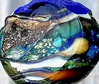 Light and Love: How a Suncatcher Can Brighten the Journey of Remembrance