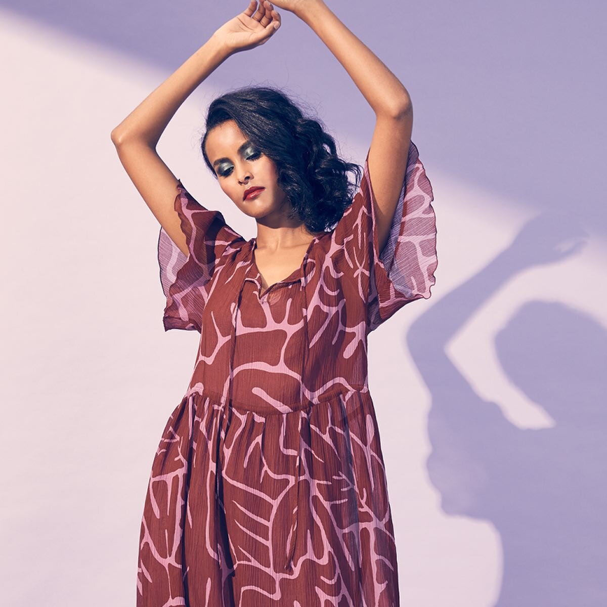 Online now: Gorman Monstera 🪴Burgundy 
Silk/Cotton Midi Dress, size 6, &pound;55.

Absolutely love Gorman dresses, a beautiful Australian brand.

Link in bio to shop.

🌞🌞
