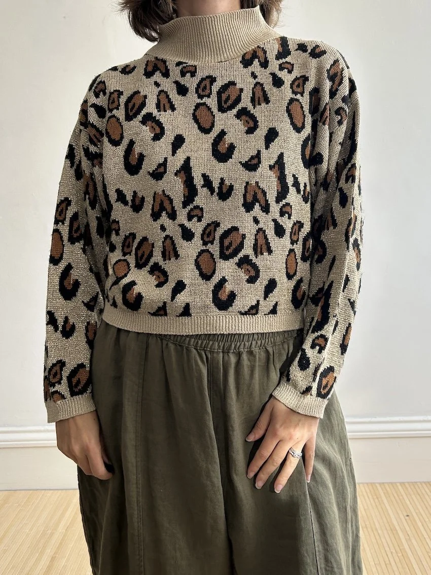 Unbranded Gold Metallic Leopard Print Jumper Size M
