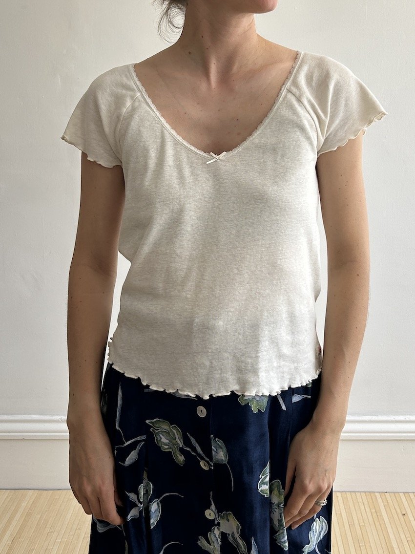 Levi’s Off White V Neck T-Shirt Size S