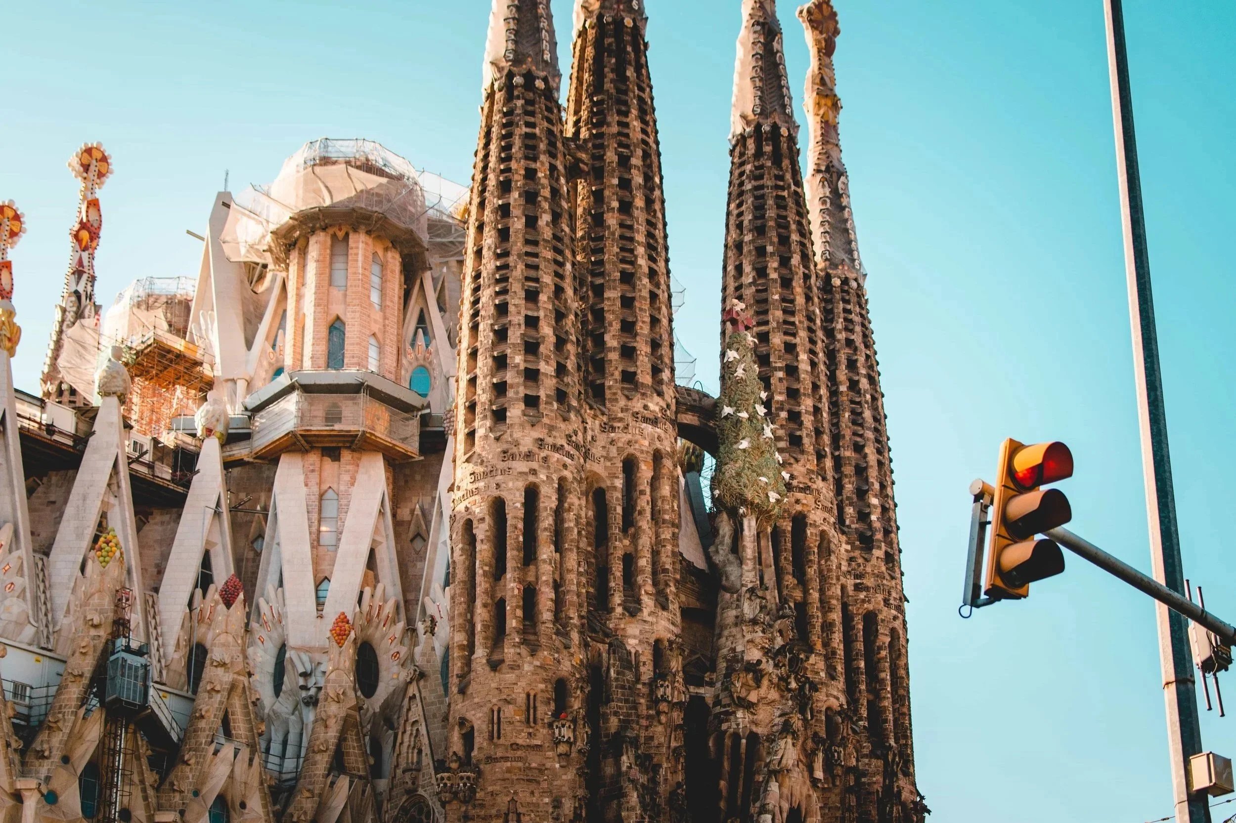 Die Sagrada Família in Barcelona als visuelles Element für Konferenzdolmetschen in den Arbeitssprachen Spanisch und Deutsch.
