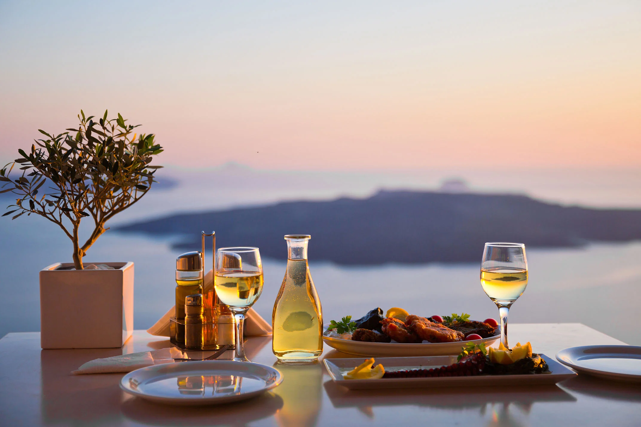 Santorini-Greece-dinner.jpg
