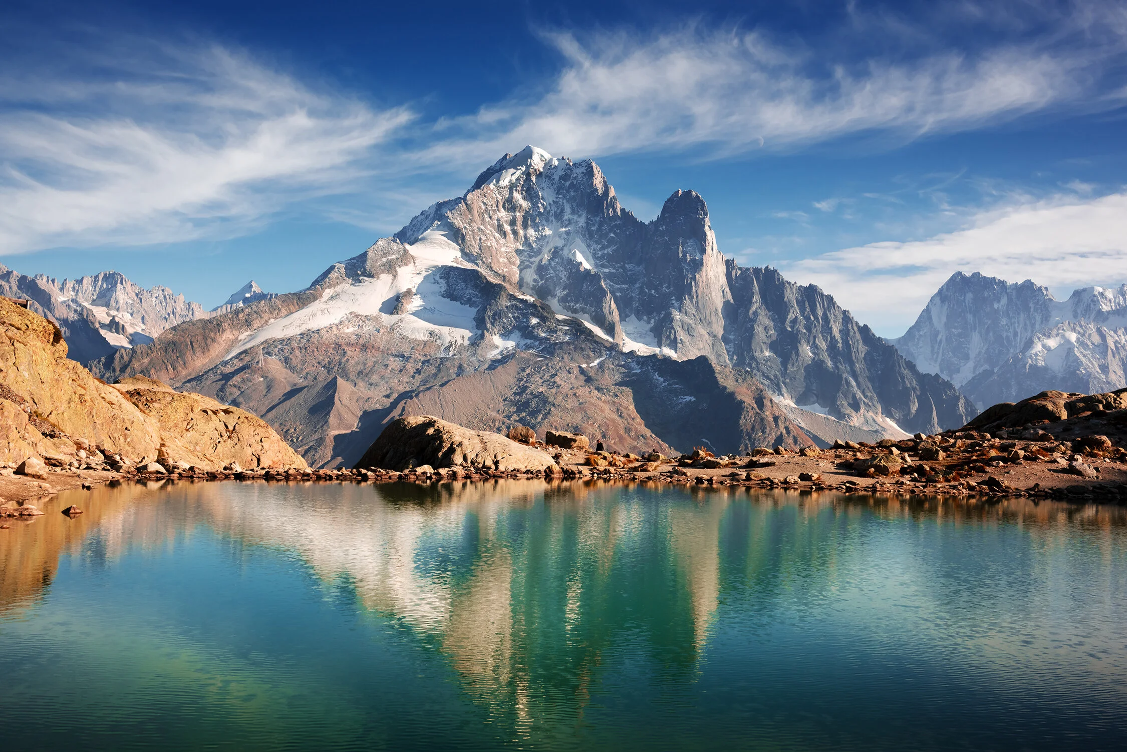Lac Blanc above Chamonix, France.