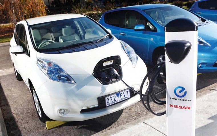 2011_nissan_leaf_australia_12a_1-0913.jpg