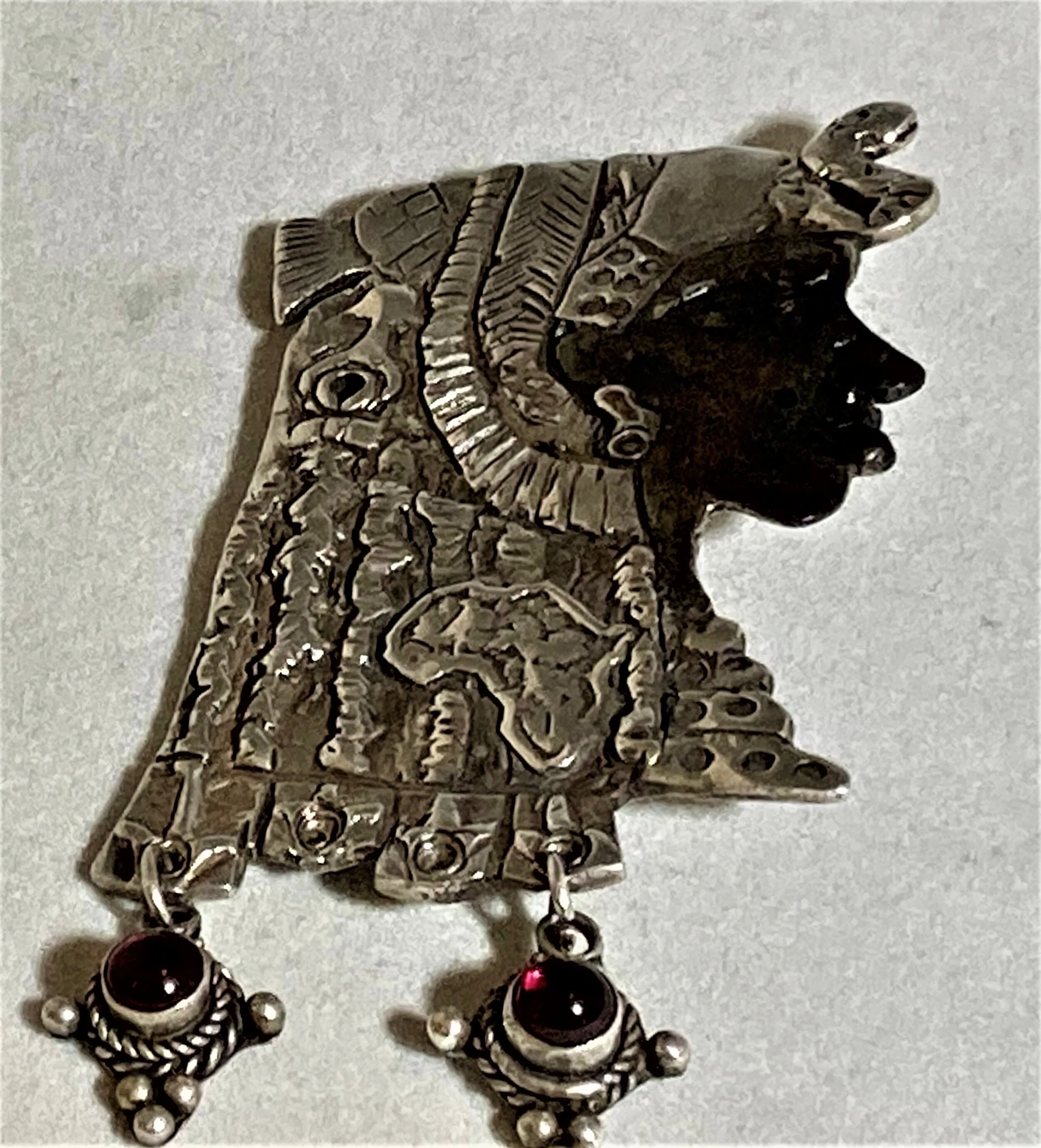 African Queen Pin w Garnets.jpg