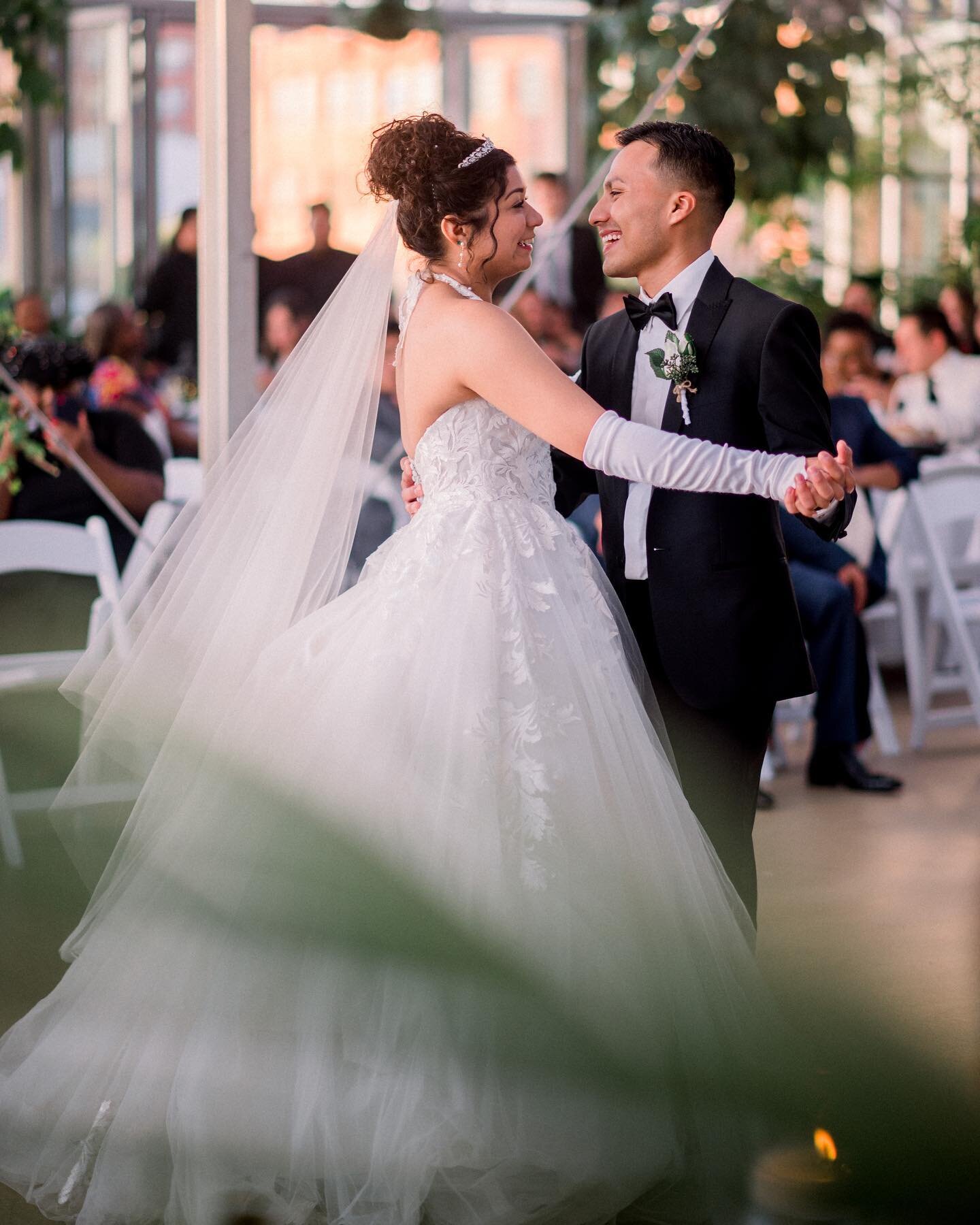 Soo hard to pick my favorite pictures from @krystalalexis22 and Josue&rsquo;s wedding!! They had a beautiful venue: @dtmarketgr 😍