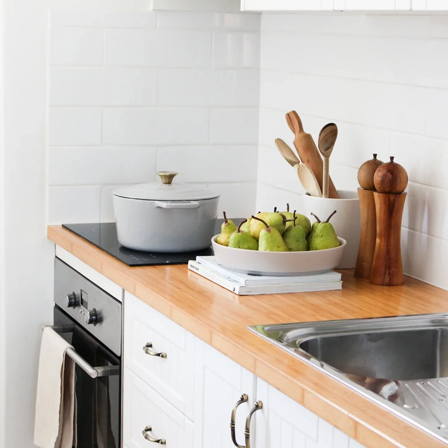 Want to add more life to your kitchen?⁠
⁠
There are some easy ways to inject some warmth, beauty and life into even a tired kitchen. ⁠
⁠
⁠
1. Living plants⁠
2. Fresh fruit (all the same fruit, rather than a mix is more impactful)⁠
3. Swap out bowls/c