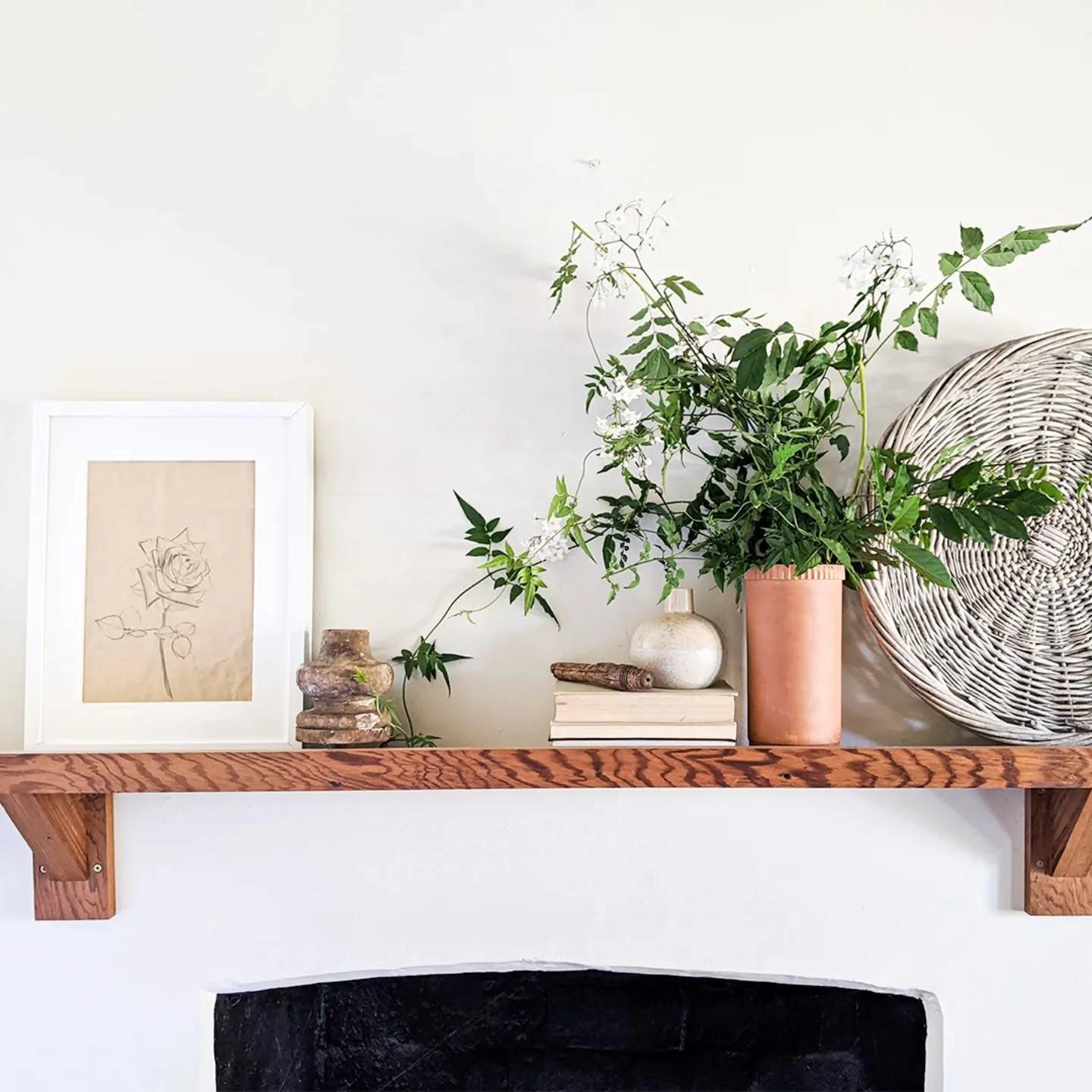 🌟How to bring interest if you have a neutral colour palette?⁠
⁠
Forage for textural pieces that you&rsquo;d like to display that sit within a neutral colour palette. ⁠
⁠
➡️Here I let my love of texture shine and incorporated wood, ceramics, rattan a