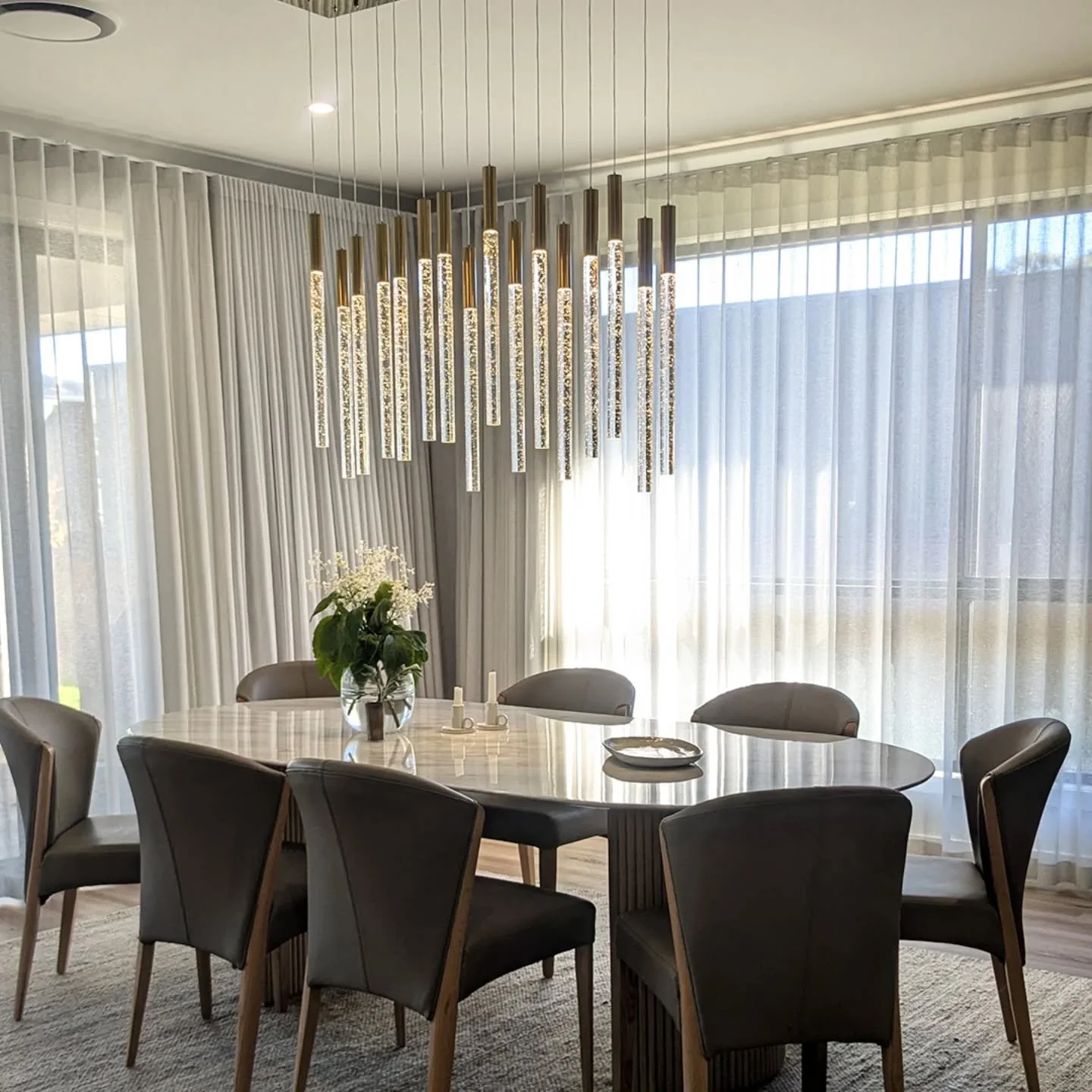Creating a cosy dining space in a large open-plan layout can be deceptively tricky and there&rsquo;s nothing worse than a dining table that feels like it&rsquo;s floating in the middle of nowhere.⁠
⁠
For this Mount Barker project, the use of 
a rug t