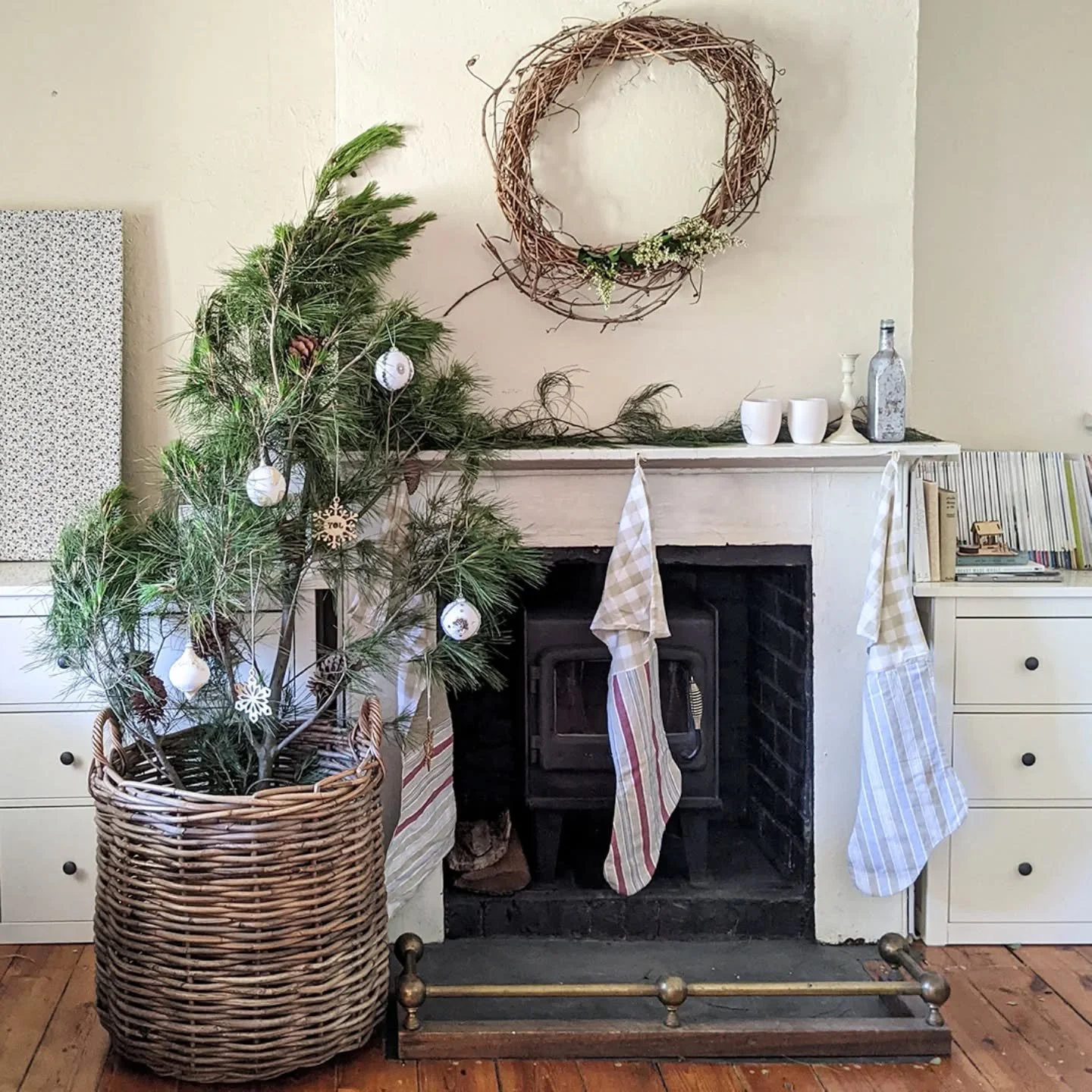When it comes to Christmas styling, texture is everything for me.⁠
⁠
⁠Details like hand-made stockings, rustic wreaths, linens, and handmade pieces. ⁠
⁠
But don&rsquo;t forget to balance it. Here I&rsquo;ve added ceramic vessels and sentimental detai
