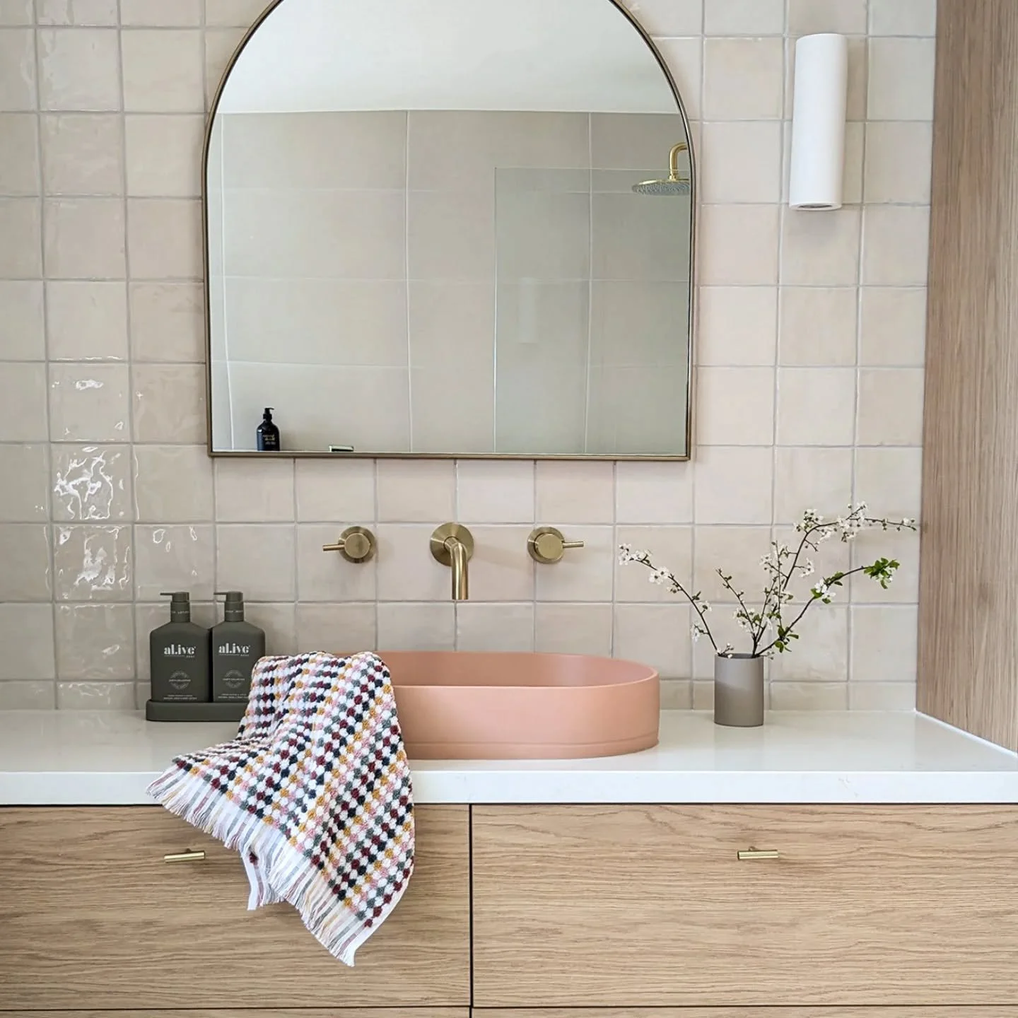 It&rsquo;s easy to focus on the big things in a bathroom renovation, thing like space planning, layout and finishes - but it&rsquo;s often the small, intentional decisions that shape how the space feels.⁠
⁠
In this bathroom renovation, the curved mir