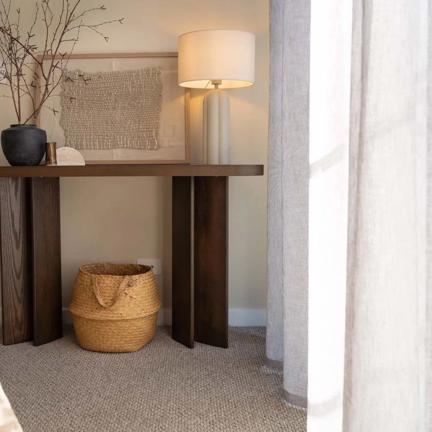 How lovely and warm is this interior?! ⁠
⁠
Using a mix of textures I created a bedroom that felt welcoming and relaxed, but also elevated and thoughtful for my clients. ⁠
⁠
The key elements in this space that helps it feel so wonderful is the loop pi