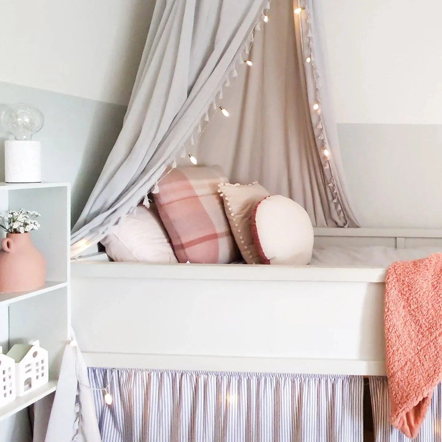 ✨Tip to up the cosy factor in a girl's bedroom...✨⁠
⁠
Enter the canopy! ⁠
⁠
▪️A canopy creates such a beautiful sense of enclosure and cosiness and changes the feel of the room. ⁠
⁠
▪️Canopies work really well if you have quite a large bedroom space 