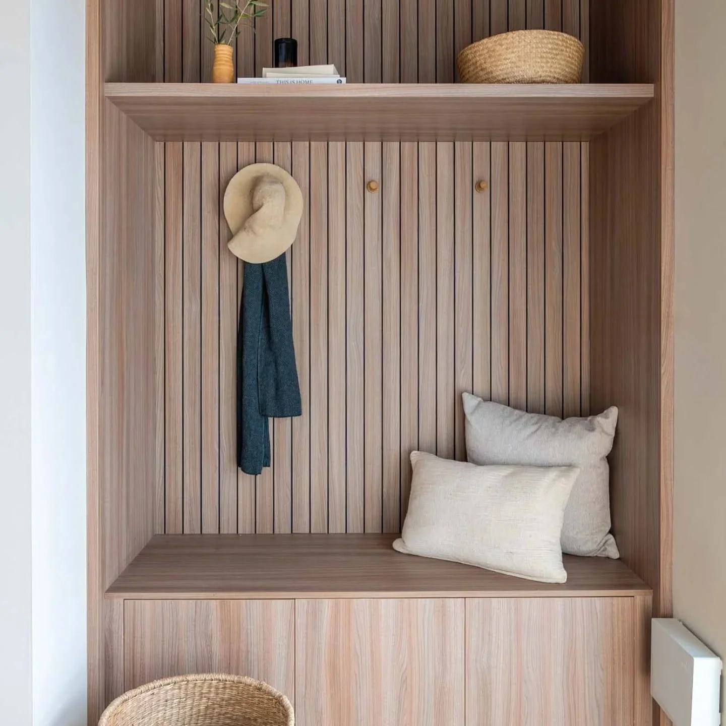 Custom joinery can make all the difference to those awkward corners of your home. ⁠
⁠
For this Mount Barker project, we created a mini 'mud-room' area where my clients could hang up their bags and dog leads, plus store their modem and other devices i