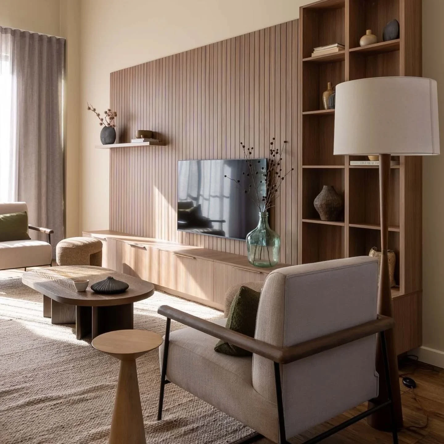 Imagine relaxing in this lounge area with all that beautiful natural light pouring in! ⁠
⁠
It is the sort of space that naturally pulls you in and invites you to relax. So what makes this space feel so welcoming? ⁠
⁠
I think a lot of it is the custom