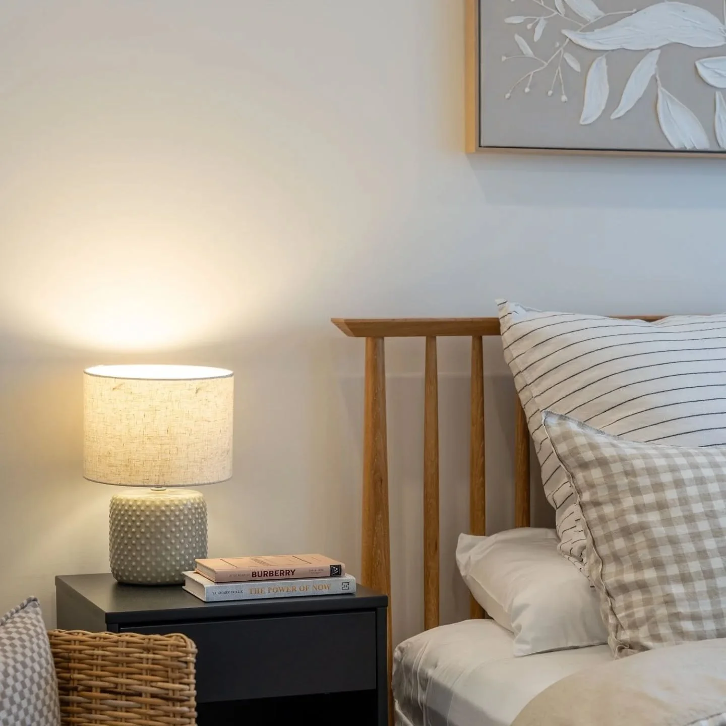 This Goodwood Airbnb bedroom has a neutral, warm colour palette, so how does it not fall flat?⁠
⁠
🔹 Texture⁠
🔹 Shape⁠
🔹 Layering⁠
🔹 Pattern⁠
🔹 Monochromatic colour scheme⁠
⁠
These all work behind the scenes to create a master suite you can relax