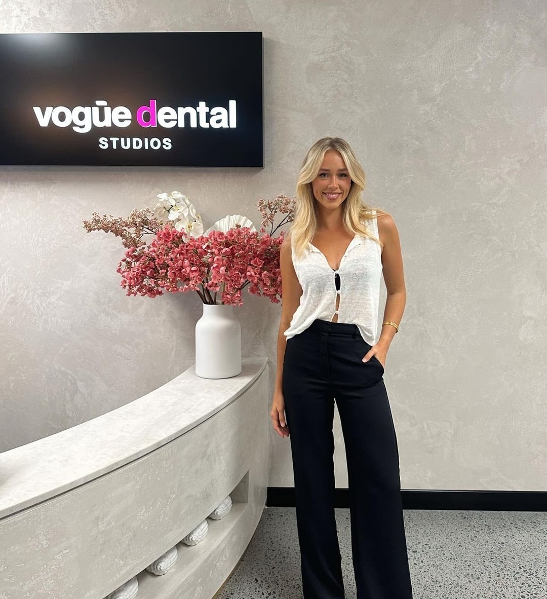 Leaving the dentist office with a SHINY, CONFIDENT SMILE 🦷🪥 @zoe.creed 

Miss Universe Australia is Proudly Presented by; @boldly.foods &amp; @ozwear_au_official
Education &amp; Business Grant Partner; @northsiderentals
Cosmetic Dentistry Partner; 