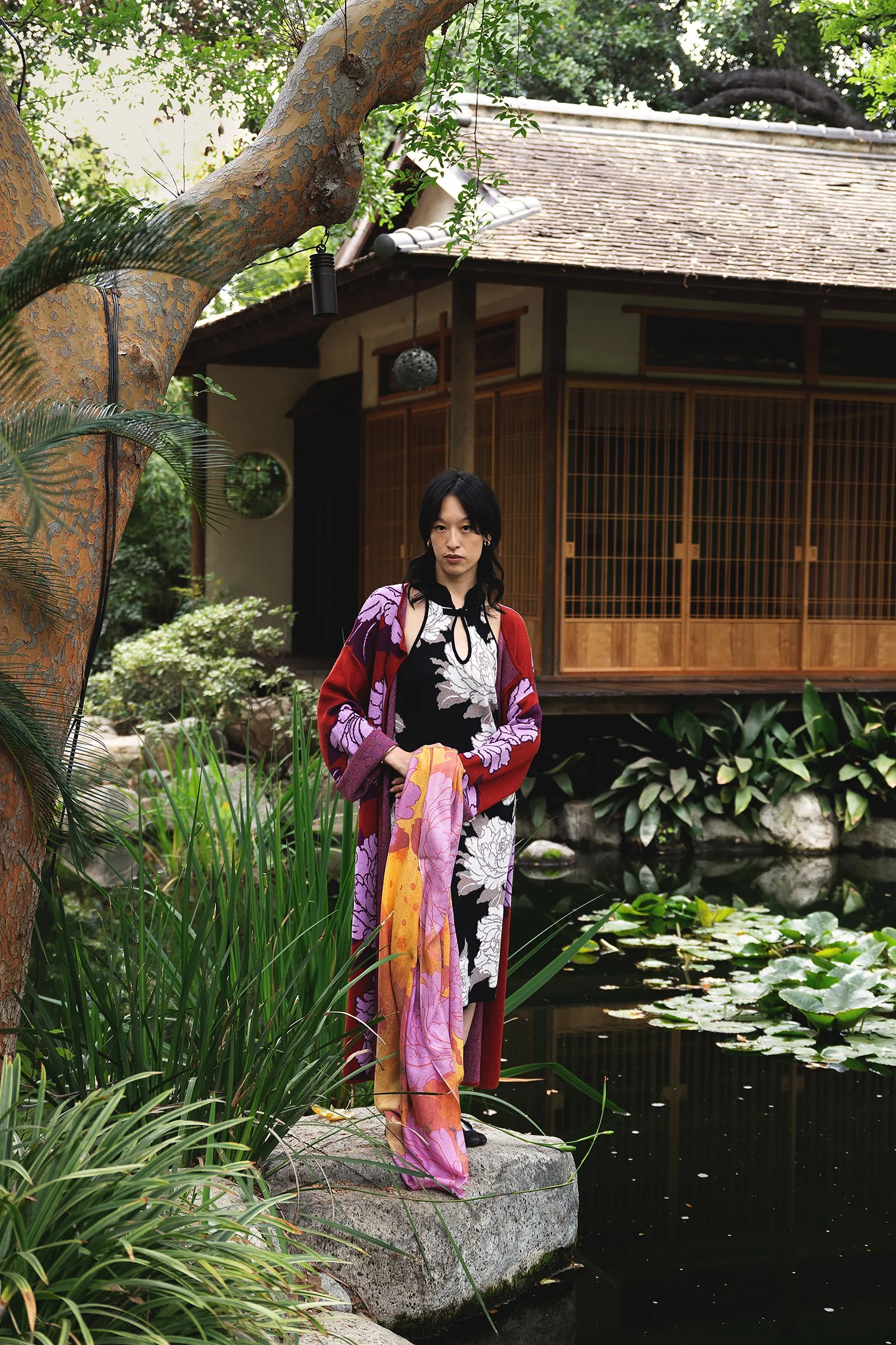 HT-100B_COSMIC_PEONY_SCARF-SHAWL_M6363_PEONY_HALTER_DRESS_M6392_PEONY_ISSA_COAT_1.jpg