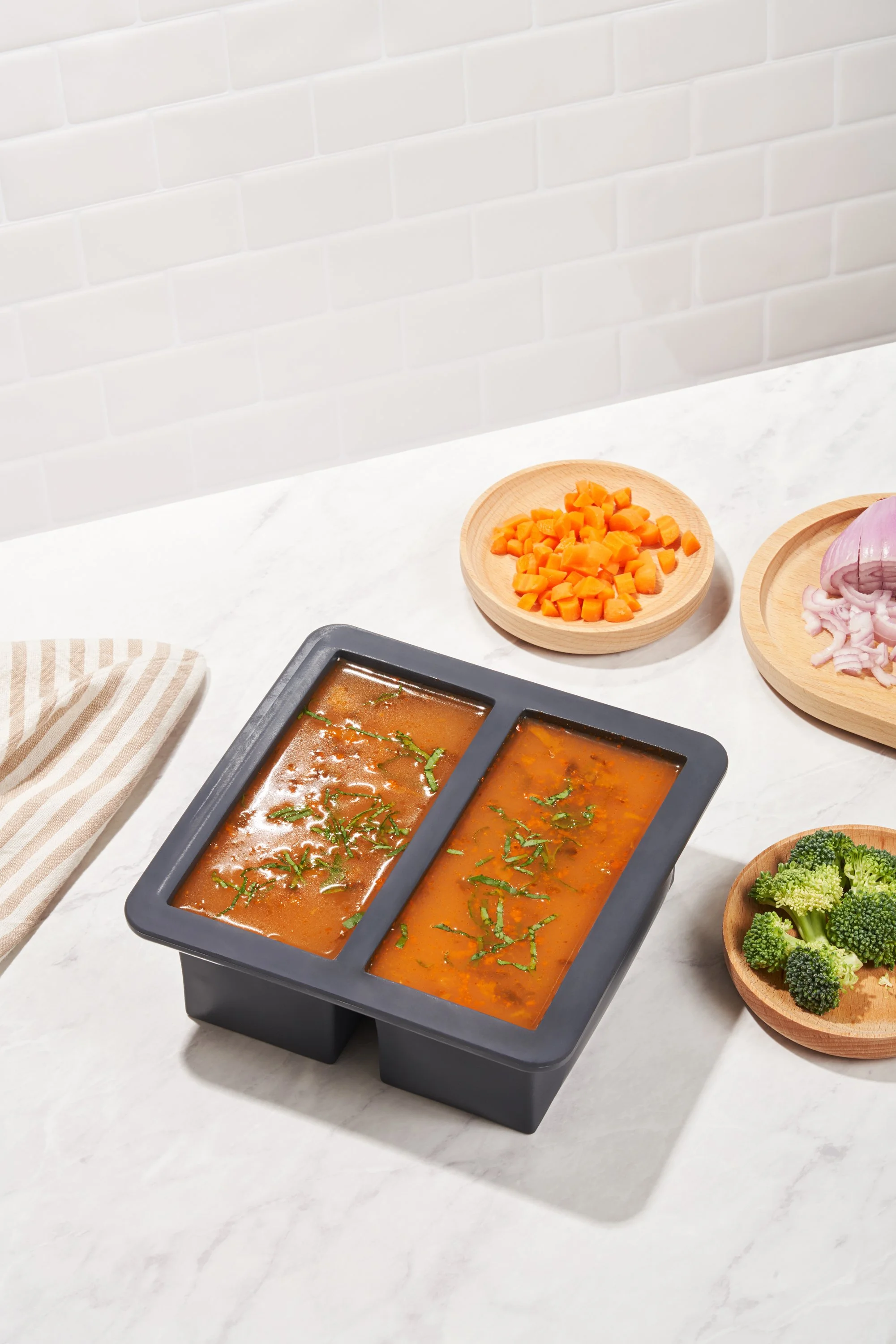 WP_VM_Peak_2CupCube_Soup_Lifestyle_02_2x3_Web.jpg