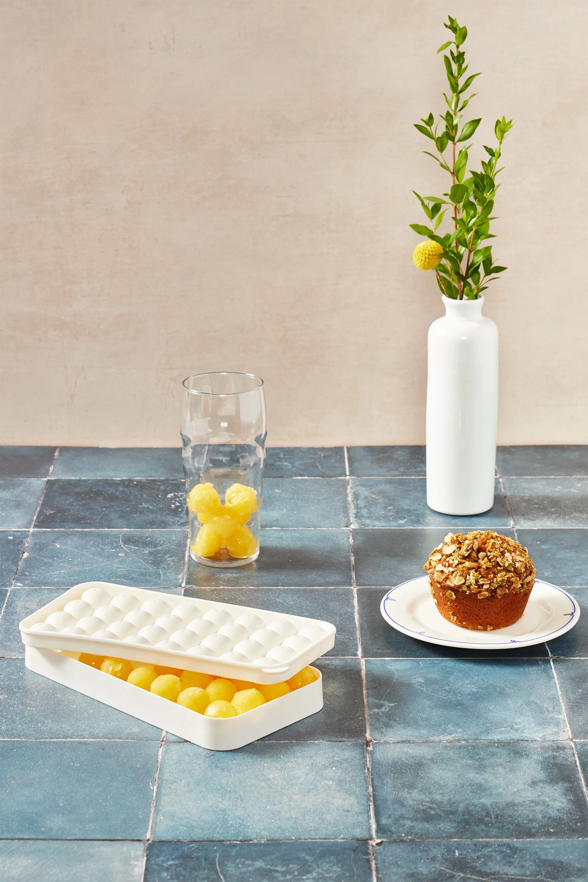 WP_VM_IceBallBox_Cream_IceBallBoxLifestyle_02.jpg