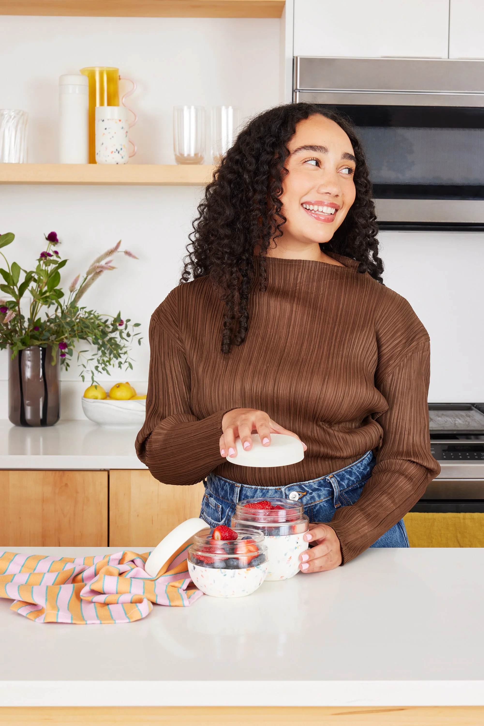 WP_VM_BowlSealTight_16oz_24oz_CreamTerrazzo_2023HolidayCampaign_Editorial_02_2x3_Web.jpg