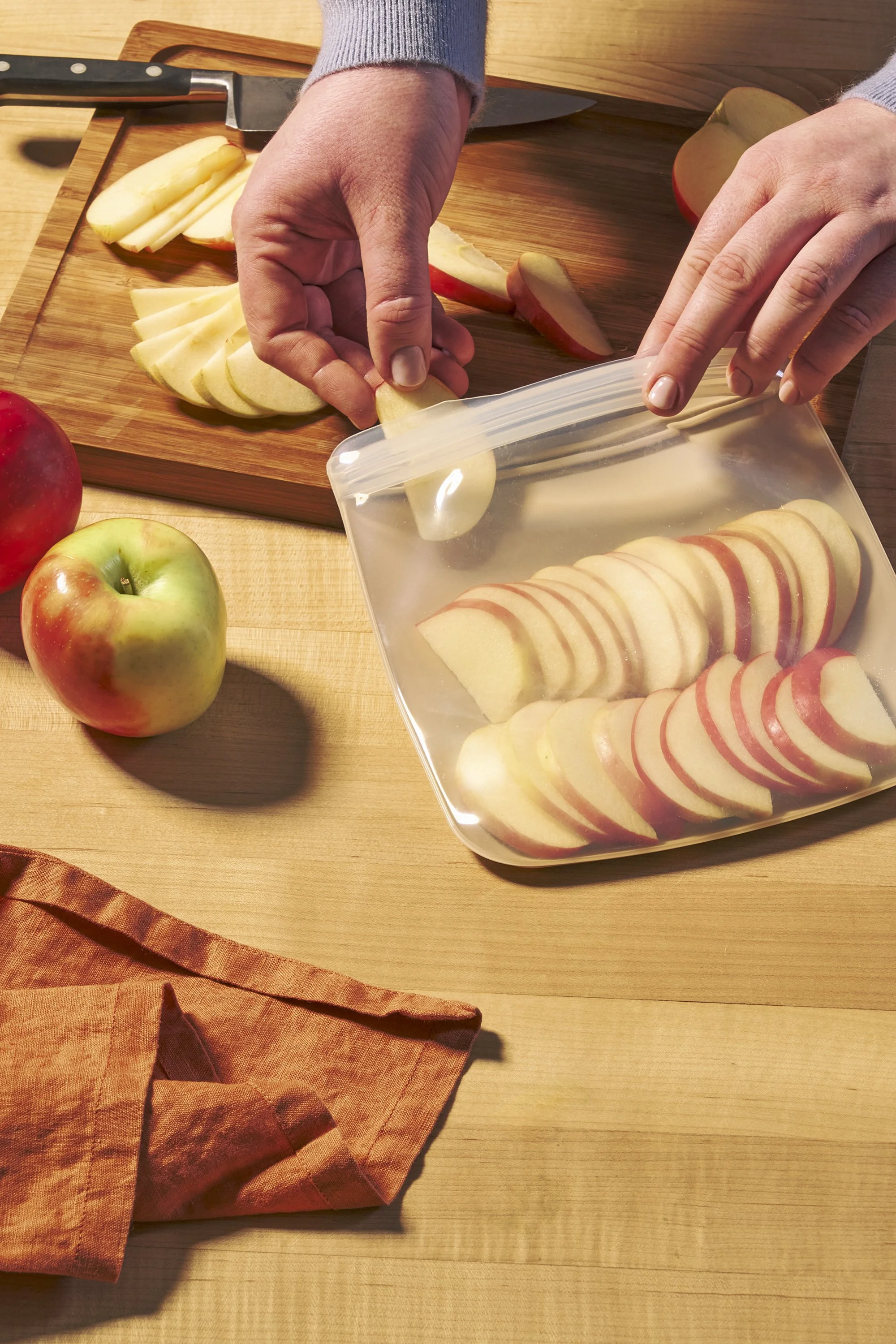 WP_VM_BagFlat_Oat_HolidayCampaign2024_01_2x3_Web.jpg