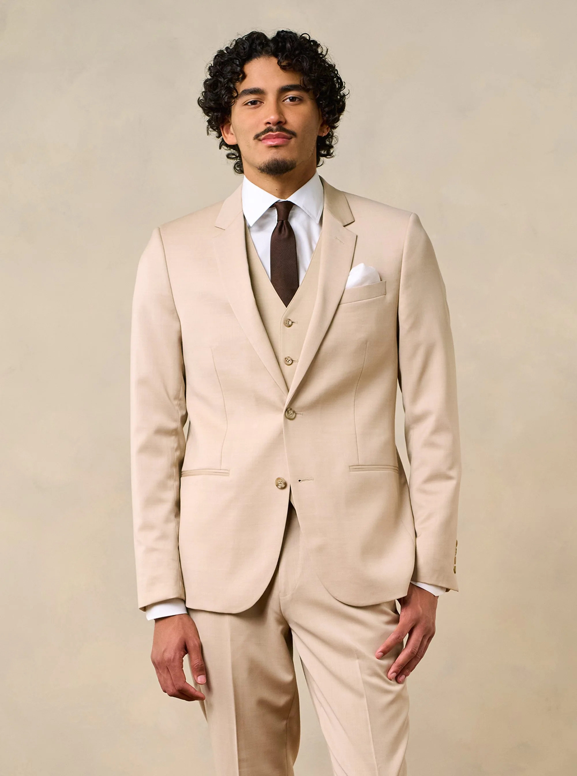 20240312_04_BEIGE_SUIT_1138_crop.jpg
