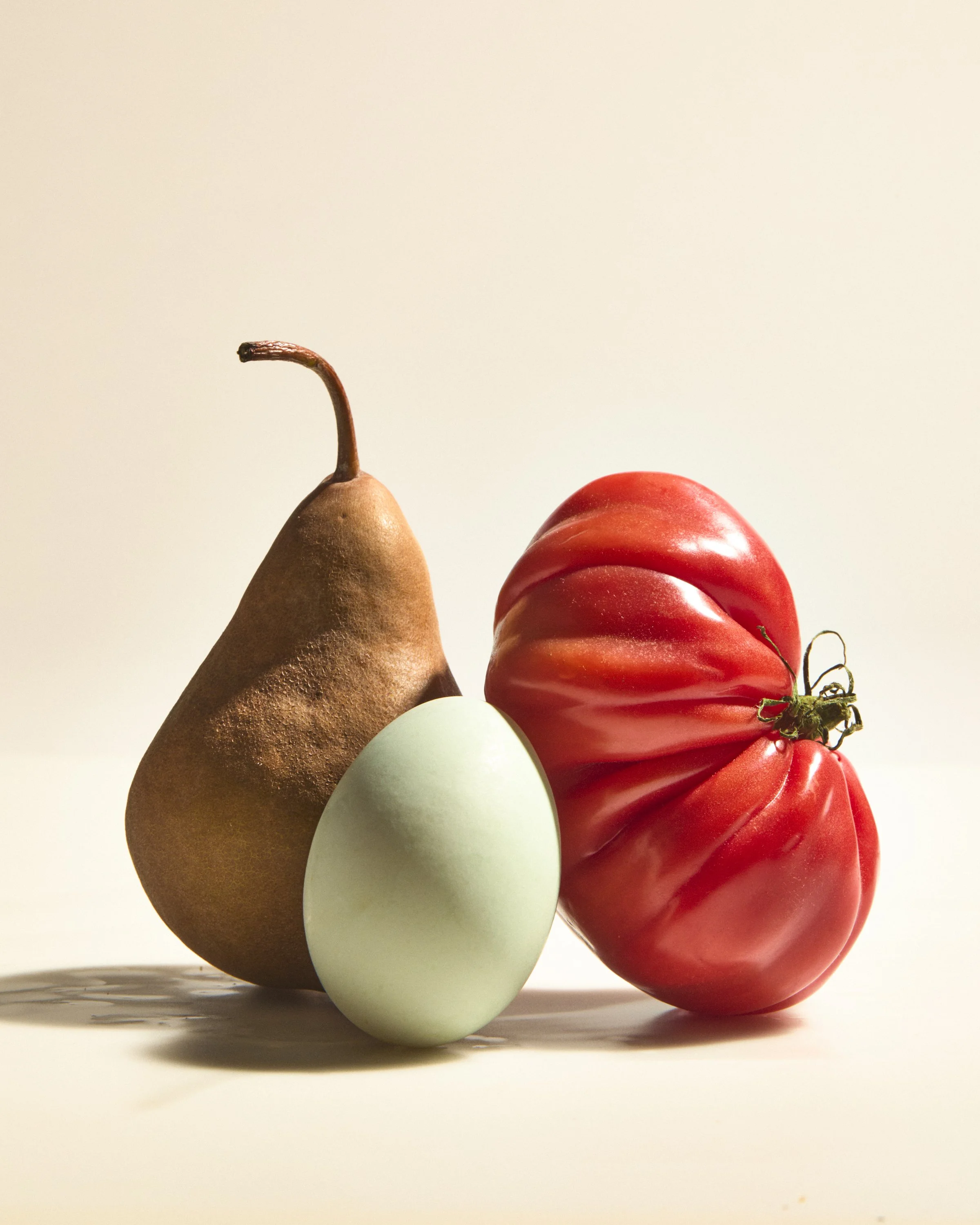 WP_VM_Pear_Egg_Tomato_WorldBuilding_MacroFood_01_4x5_Web.jpg