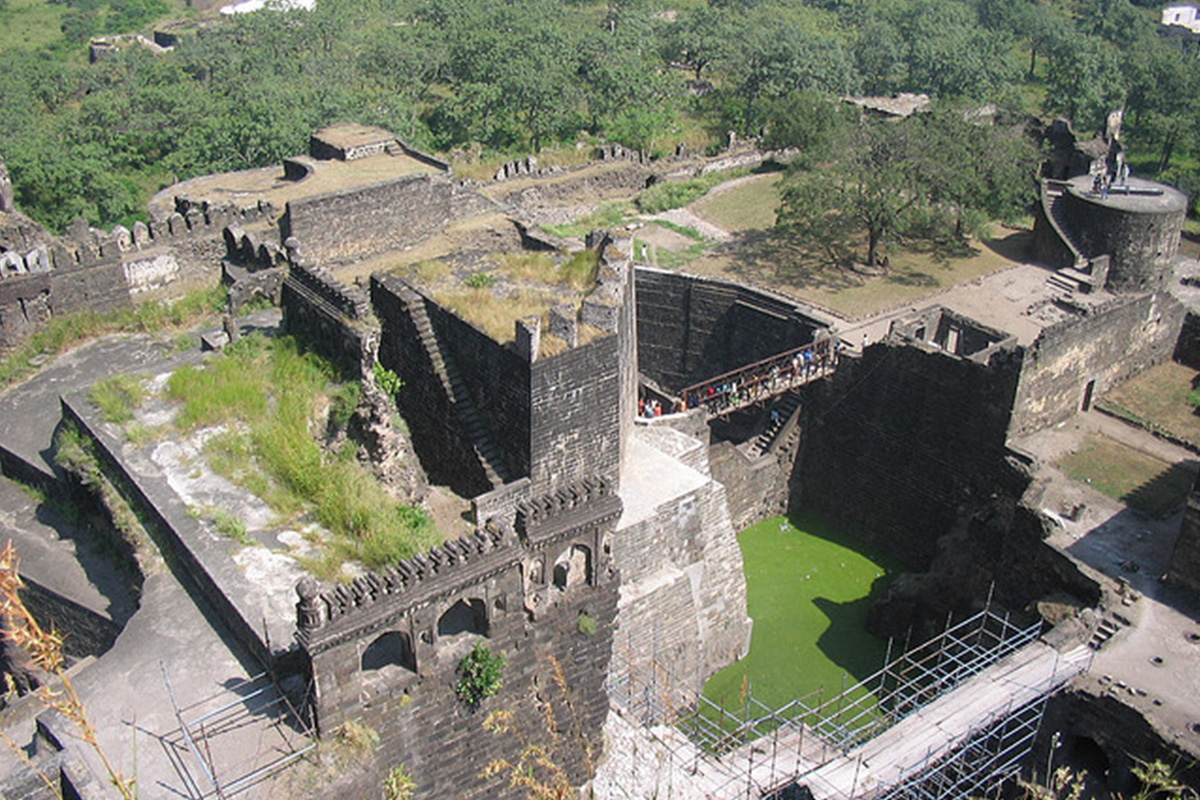 travelmg_daulatabad_fort.jpg