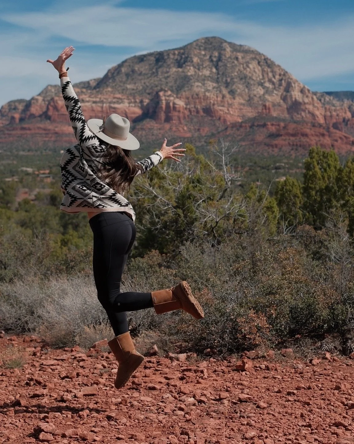 Arizona family - excited to see you soon! 🌙

Next week we gather at @shinesedona for a few beautiful experiences under the energy of the Taurus Full Moon. Y&rsquo;all know I love spending time with sound and the moon, mixed with the energy of Sedona