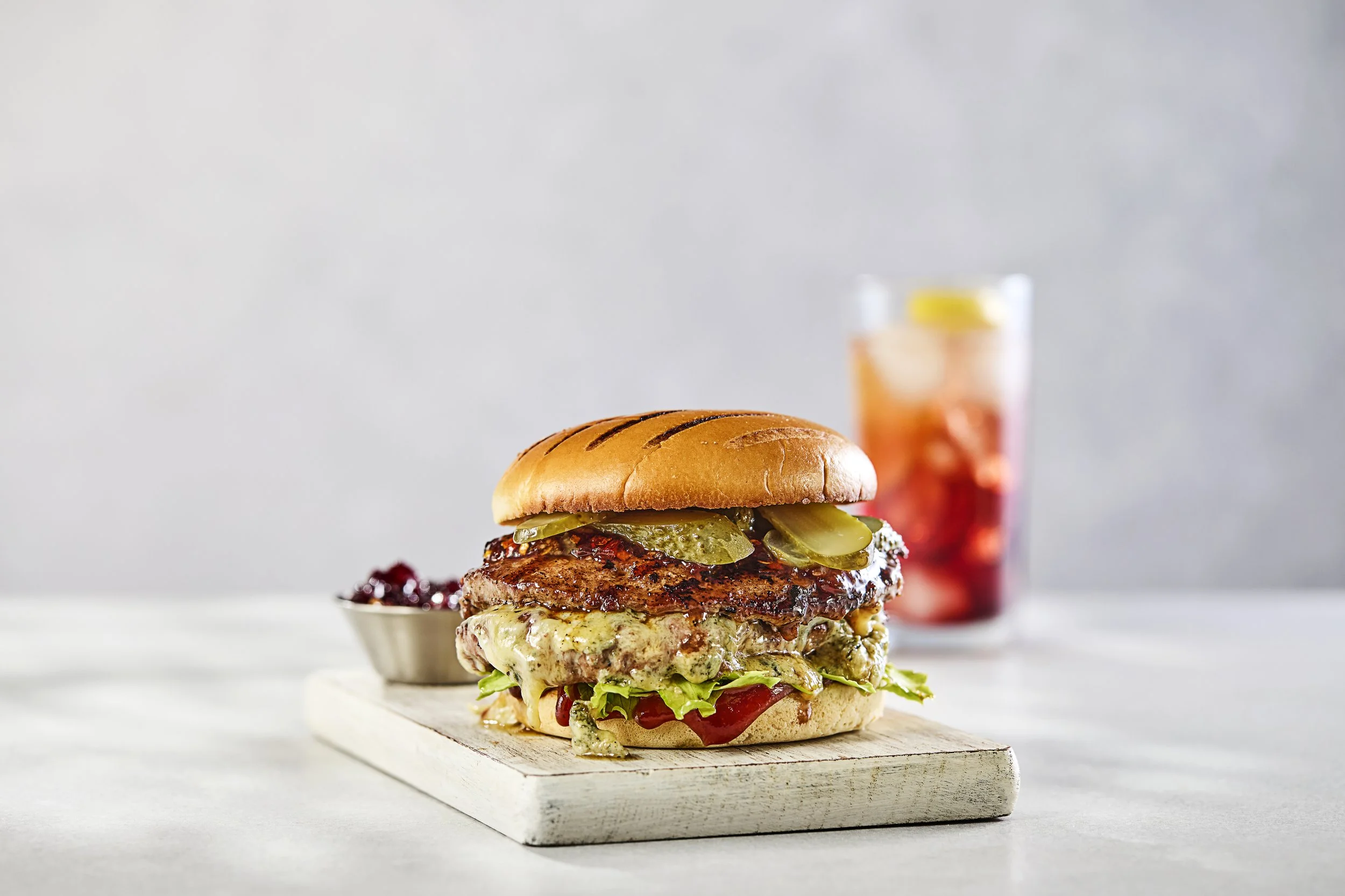 LYNAS 4OZ PRIME USA BURGER 001 RT.jpg