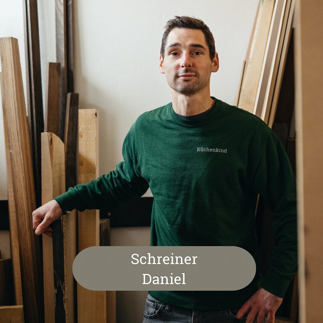 Schreiner Daniel vervollst&auml;ndigt unser Schreinerteam und unterst&uuml;tzt vor allem bei Gro&szlig;auftr&auml;gen. #schreiner #holzliebe #interiordesign #augsburg #schreinerarbeit