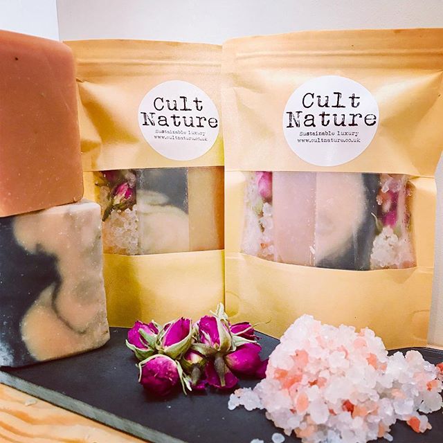 I&rsquo;m just LOVING our new minis!! We have sealed travel packs/hotel welcome packs/thank you gift packs.. whatever you want them to be!! A slice of lavender soap, a slice of shampoo bar, some grapefruit bath salts and some rose petals just for the