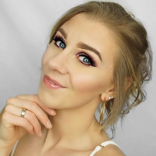 The only drama I enjoy is in my lashes ?❤️?
.
.
@catrice.cosmetics Lash boom bang in Va Va Voom
@nyxcosmetics_be Whats the point Hella fine eyeliner
@nyxcosmetics_be Obsession palette Phoenix
@nyxcosmetics_be Candy stick lipgloss in Cream Bee
.
.
#mua #100daysofmakeup #wakeup2slay #hairmakeupdiary #make4glam #anastasiabrows #browsonfeek
#makegirlz #wakeup2slay #shimucatsmua #makeupfanatic1 #wakeupandmakeup #slave2beauty #beauty2slave #inssta_makeup #BeautyQueens #DressYourFace #ABH #slayagebeauties #allmodernmakeup #undiscoverd_muas #makeupgeek #makeupforbarbies #makeupartistsworldwide