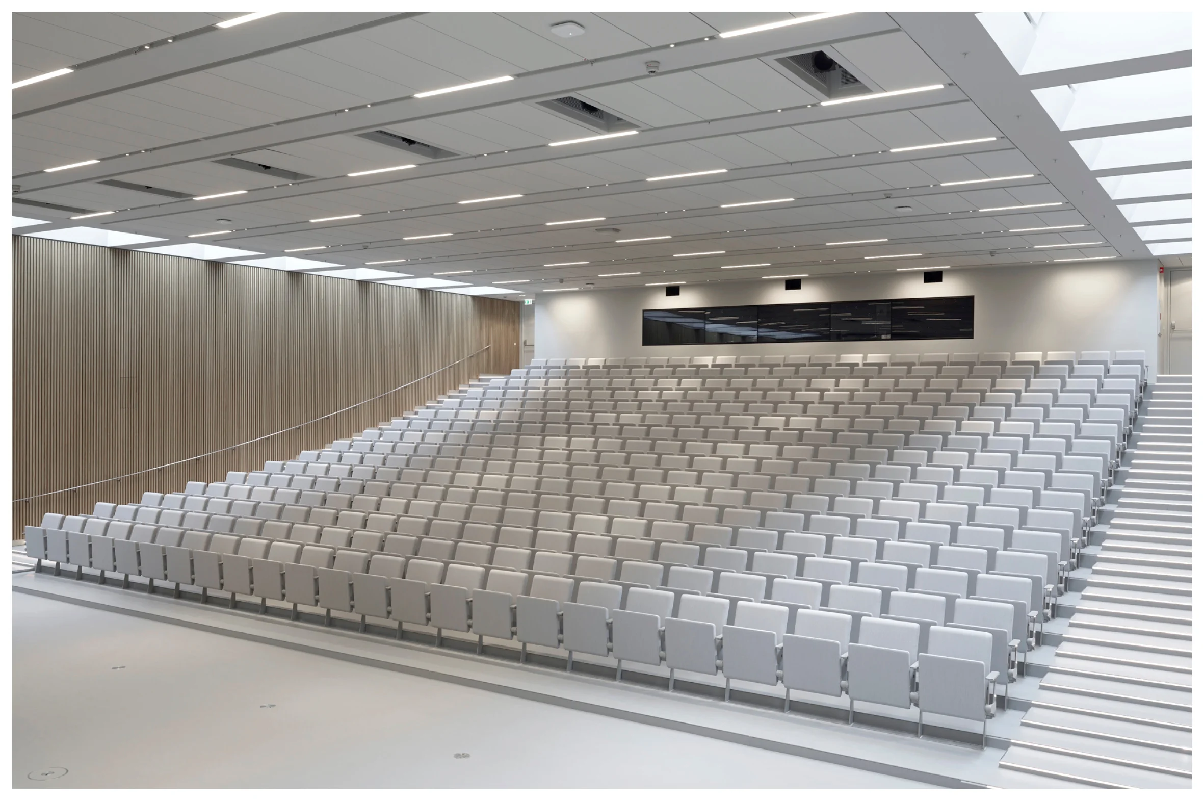 BRD_AUDITORIUM CHAIR3.jpg