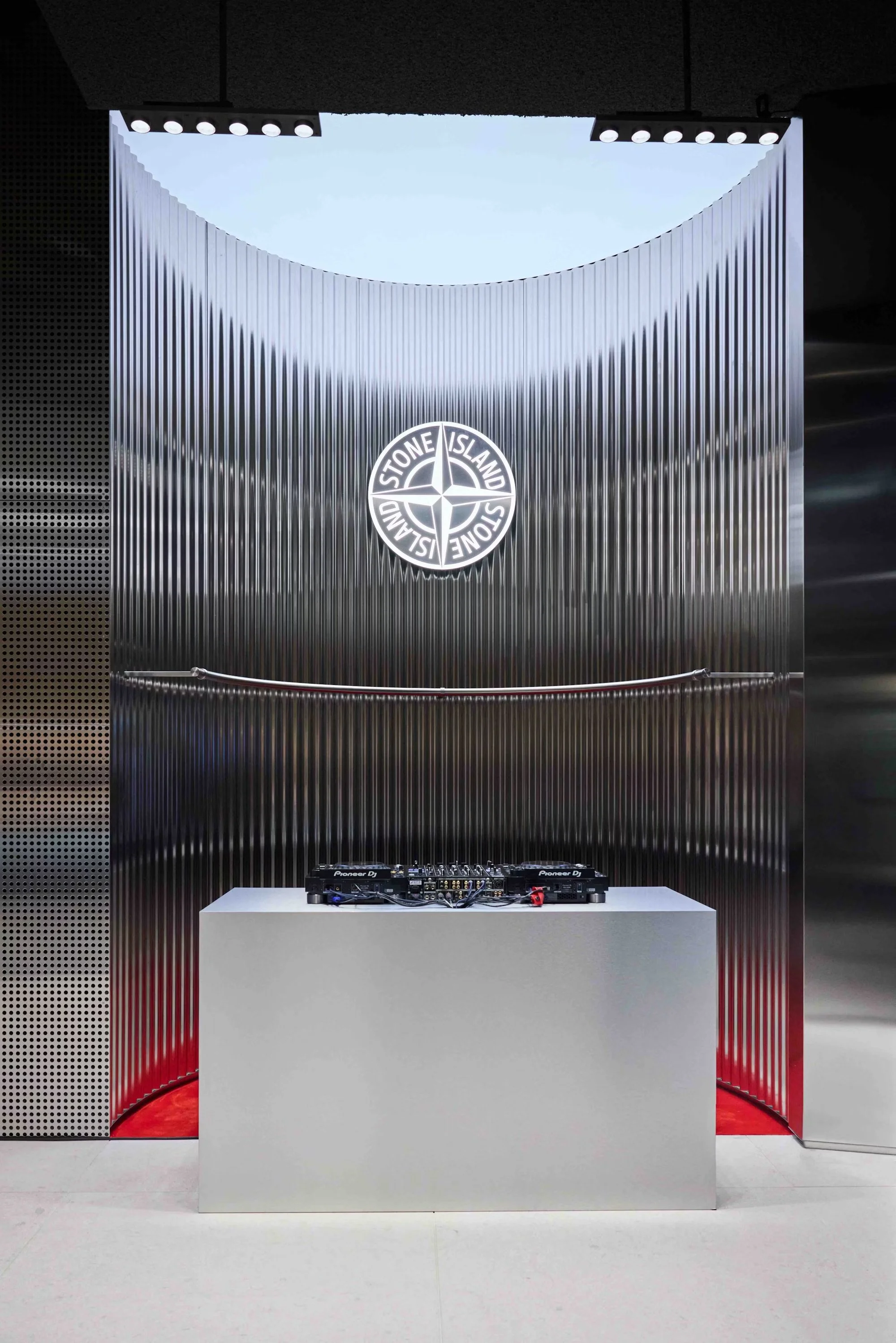 1738080782-stone-island-store-opening-paris-jan25-studio-boum-018.jpeg