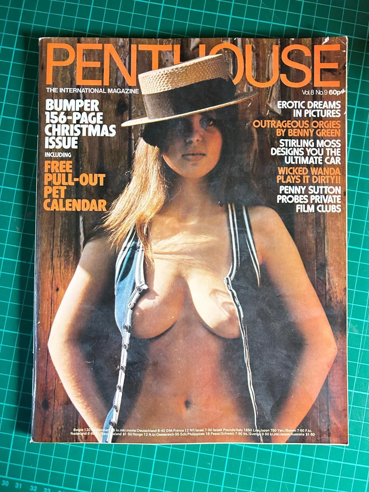 PENTHOUSE  8  9   156 page Christmas Issue and Pullout Calendar !