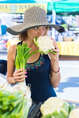 Farmers+Market+Girl+higher+res.jpg