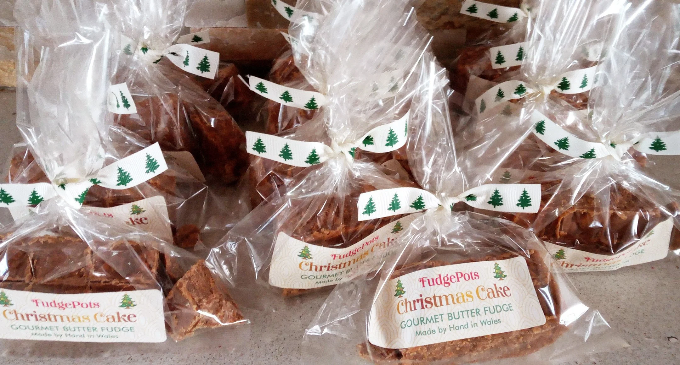 Christmas Cake Tied Bags LR.jpg