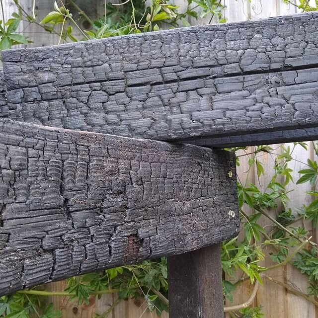 Detail of scorched timber pergola in south London garden. The heat turns the wood black and makes it more resilient.
#shousugibantechnique #yakisugi #pergola #garden #contemporaryarchitecture #details #black #lookoutside