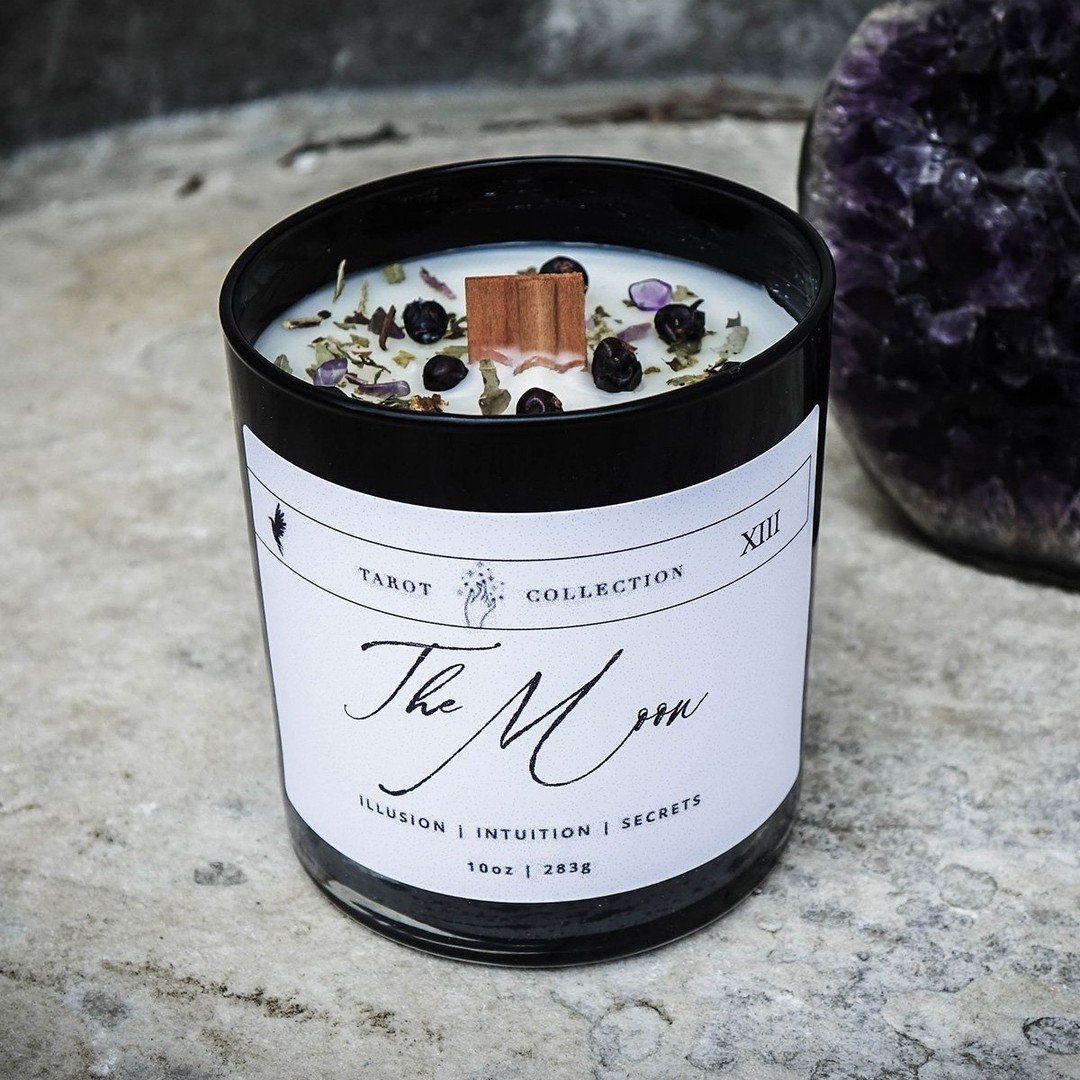 🌕✨ EXCITING NEWS! Our Full Moon candle has transformed into The Moon Tarot Candle in our Tarot Candle Collection! 🌕✨

Same scent, and the same toppings, but is now infused with the MYSTICAL energy of The Moon tarot. 🌙🔮 Harness the power of illusi