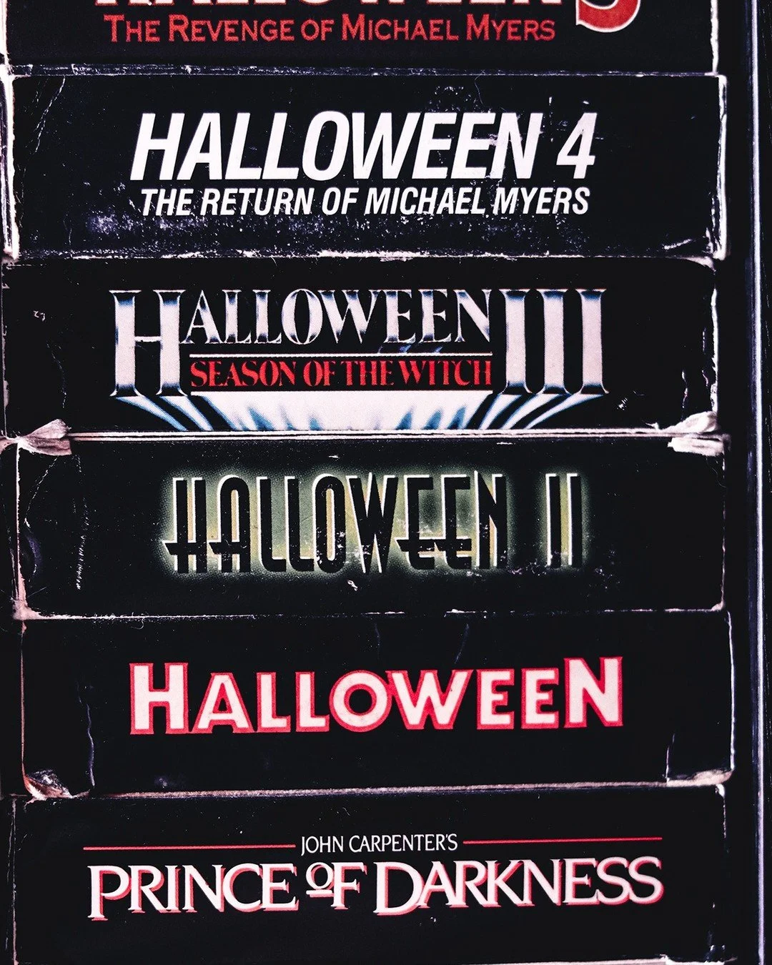 It&rsquo;s officially that time&hellip; 🎃

The popcorn is ready, the candles are lit, and the vibes are chilling.

✨ Time for a Halloween movie marathon.

What are you watching first? A gothic classic? A slasher favorite? Something witchy and weird?