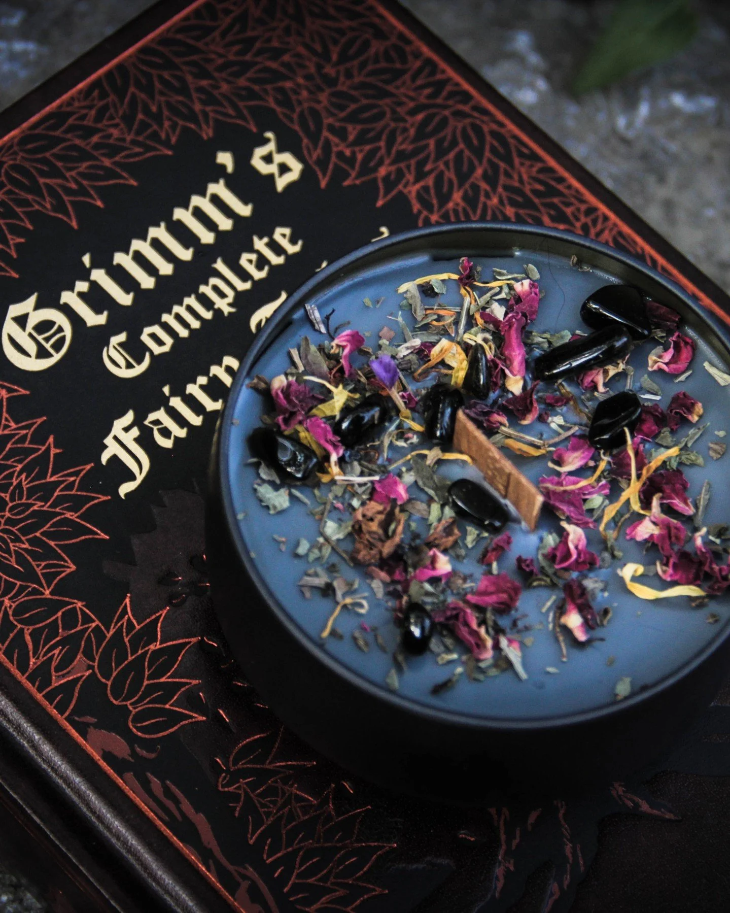 Once upon a midnight forest... 🌲🕯️

Our Black Forest candle is straight from a Grimm fairytale, where witches weave spells in the moss, wolves lurk behind trees, and not every story ends happily.

With earthy, wooded notes and just enough shadow to