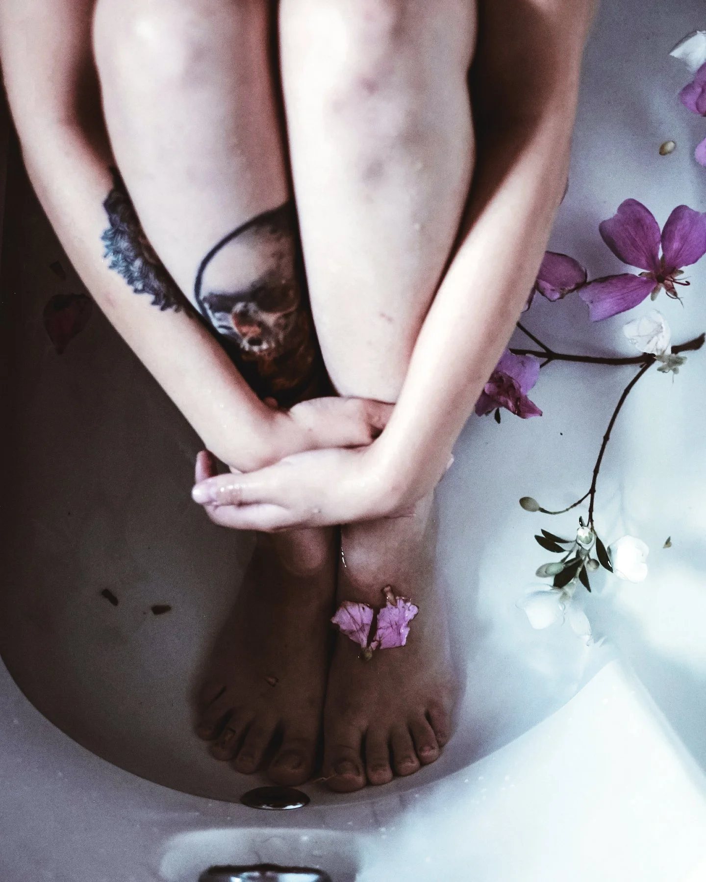 Pisces season calls for water. 🌊🛁✨

Long baths.
Slow evenings.
Candles lit while the world quiets down.

This is your permission to soften. To soak. To let emotion move instead of holding it in.

Self-care in Pisces season is not indulgent.
It&rsqu