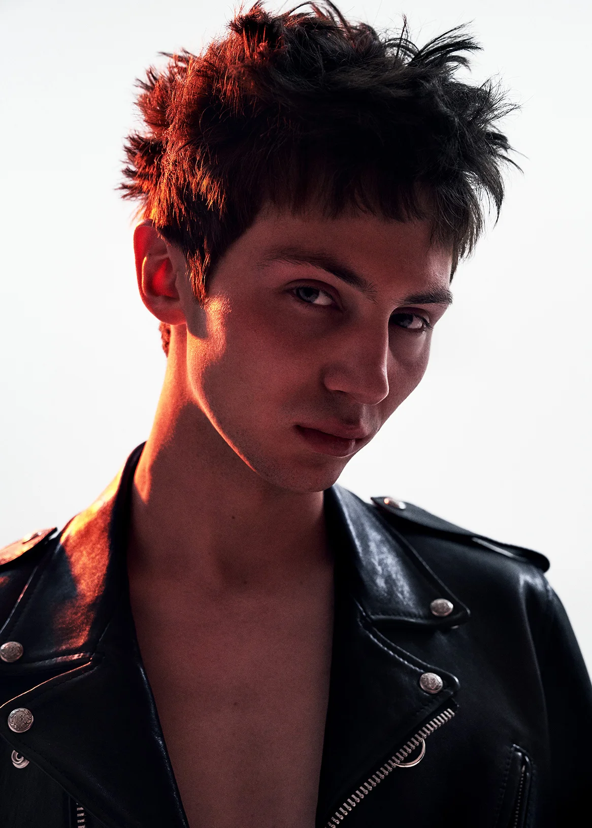 1784_EssentialHomme_Shot_08_240_v1_QC_R150.jpg